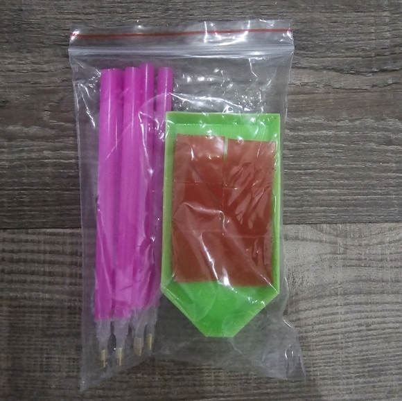 Large set of paint gem 12 pictures. 13 sets of bead pack and 2 sets of utensils - Picture 9 of 10